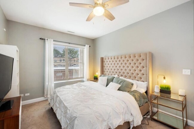 Building Photo - 2 bedroom in Chicago IL 60613