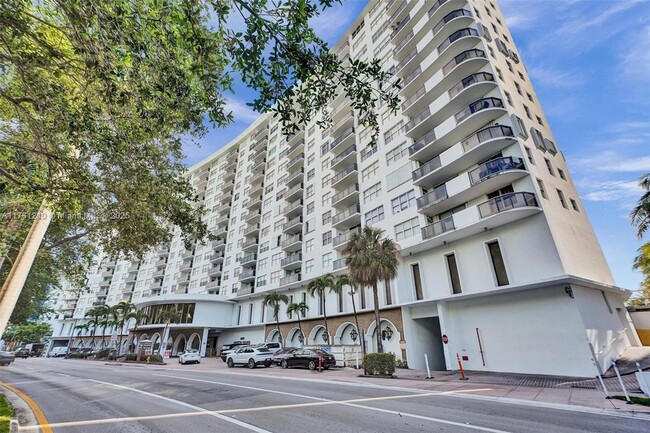 Building Photo - 6039 Collins Ave