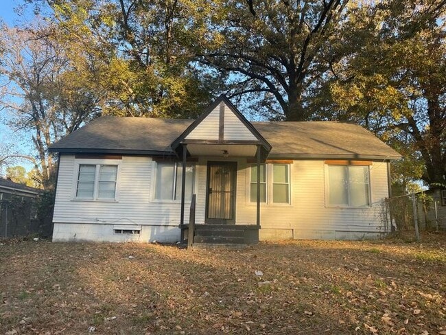 3BR 1BA Home w/ Central A/C • W/D Hookups • Off-Street Parking in Memphis - 3BR 1BA Home w/ Central A/C • W/D Hookups • Off-Street Parking in Memphis