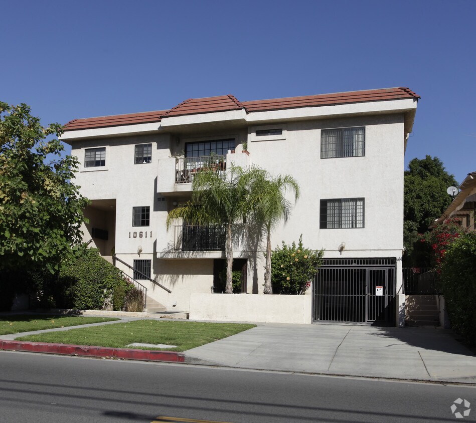 Primary Photo - 10611 Moorpark St