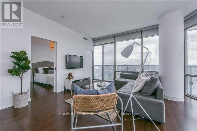 Building Photo - 832 Bay St.