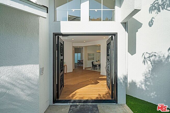 Building Photo - 18124 Abbey Rd