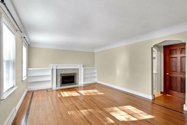 Foto del edificio - Webster Wonder w/ Floors Galore!