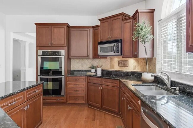 Building Photo - Executive 5BR / 4.5BA Rental In Bellevue