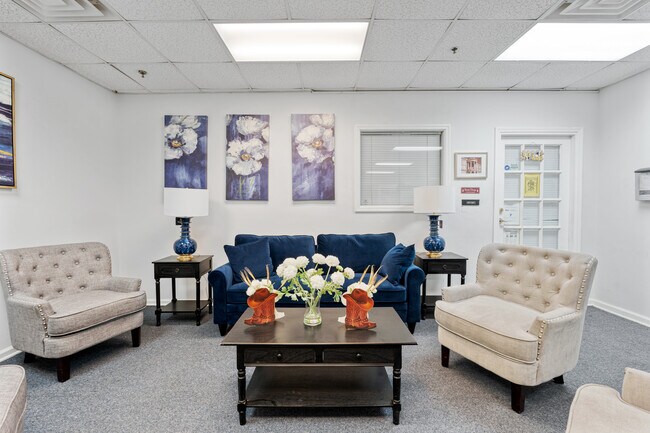 Building Photo - Elora Gardens at Petersburg