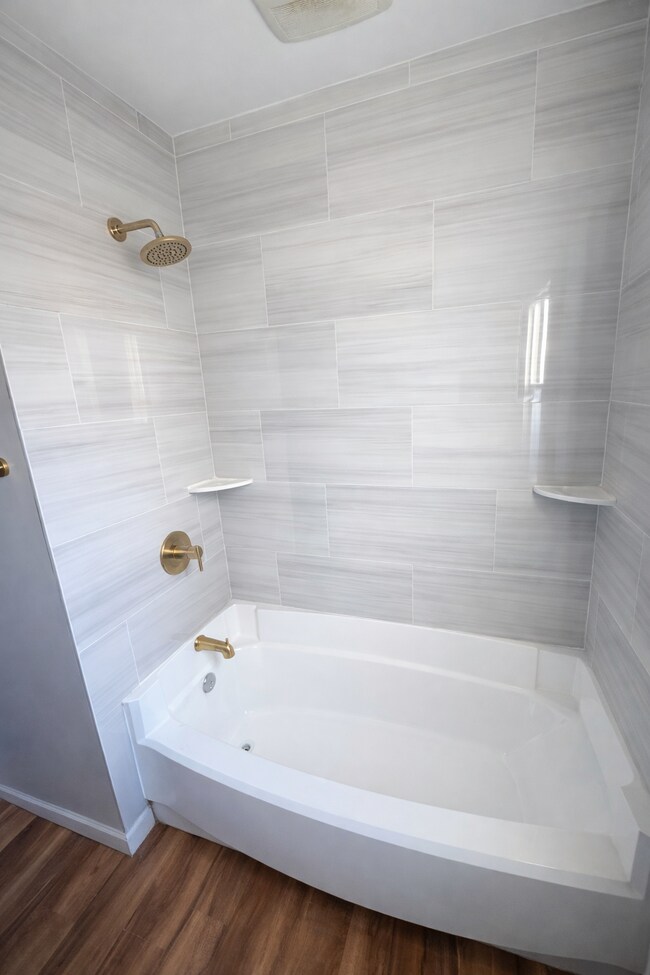 Foto del edificio - 6707 Laverne Ave