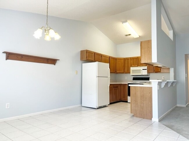 Building Photo - Knoxville 37920 - 2 bedroom 2 bath condo -...