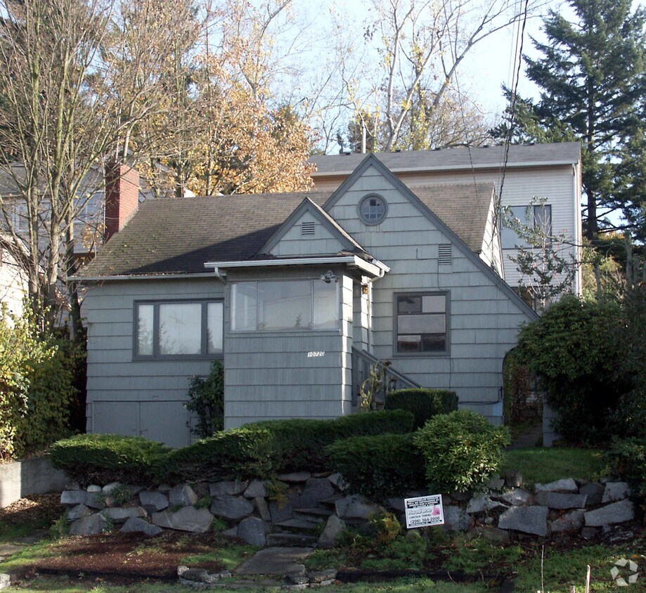 Building Photo - 10720-10722 Stone Ave N