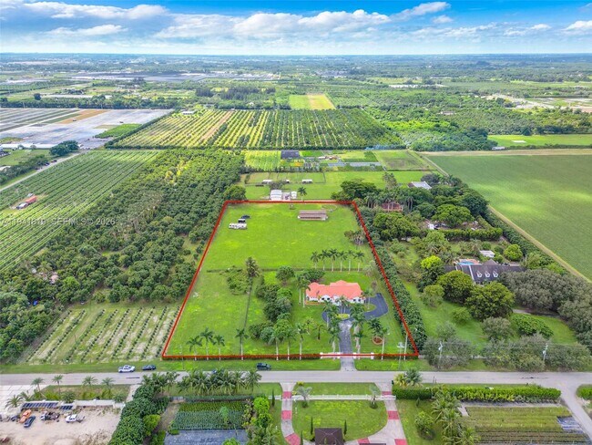 Foto del edificio - 14300 SW 192nd St