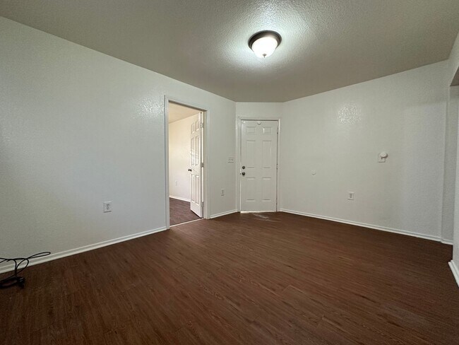 Building Photo - 616 5th Street