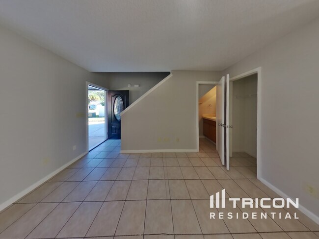 Building Photo - 7508 Cinnamon Lakes Jacksonville FL