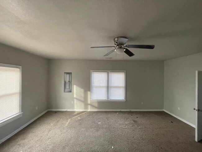 Building Photo - 5 bedroom, 2 bath