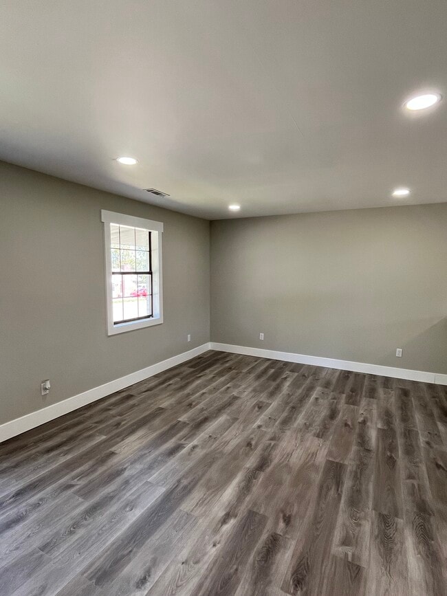 Building Photo - 971 Shannon Dr