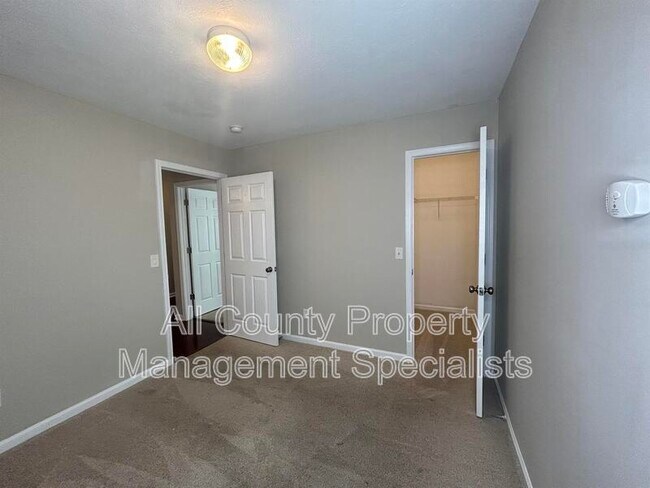 Foto del edificio - 237 Windy Hollow Dr
