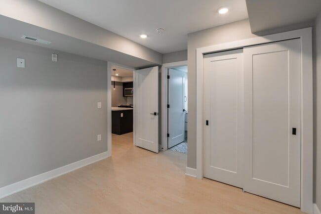 Foto del edificio - 6604 Ridge Ave