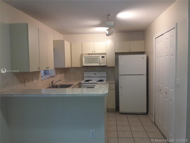 Building Photo - 1261 SE 29 ST  106-25 Homestead Fl 33035