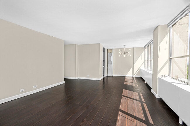 Building Photo - 655 W Irving Park Rd
