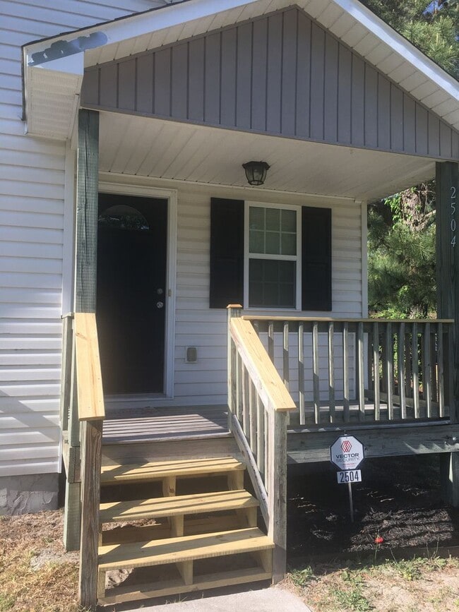 Building Photo - CHARMING 3 BEDROOM HOME IN NEW BERN!