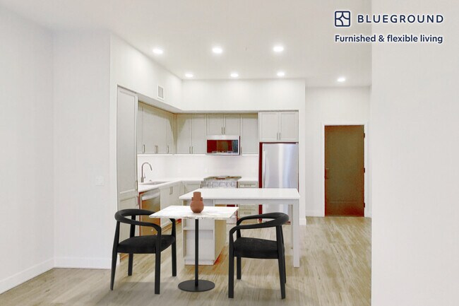 Foto del edificio - 185 S State College Blvd