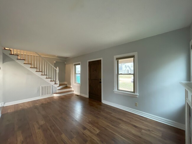 Building Photo - Charming & Contemporary Home in Military P...