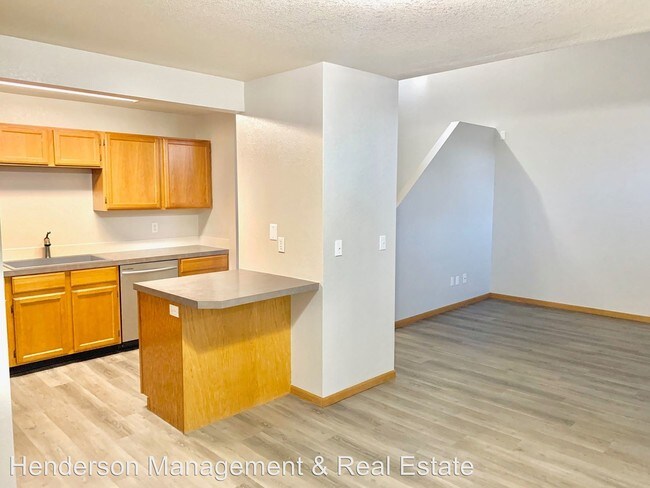 Building Photo - 2 br, 2.5 bath House - 705 Apple Ct.