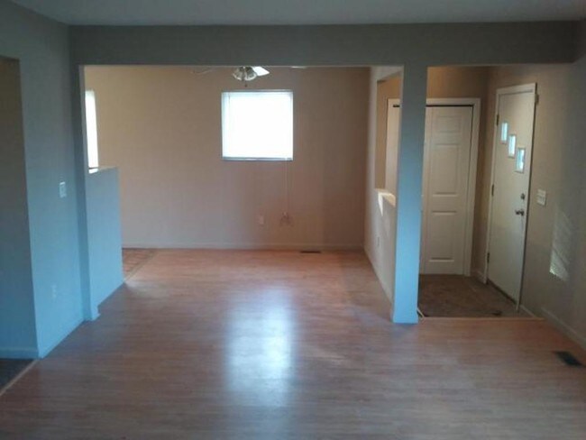 Building Photo - 15360 Ego Ave