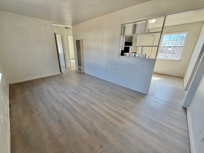 Foto del edificio - 3-Bedroom Home with Updated Kitchen