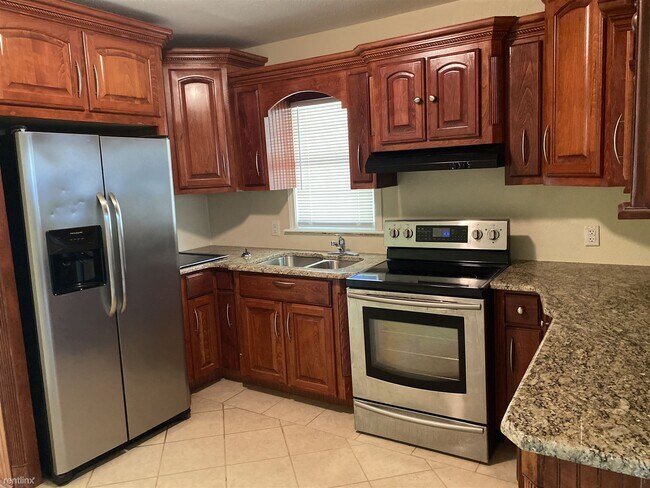 Building Photo - 3 br, 2 bath House - 2105 Herbert St