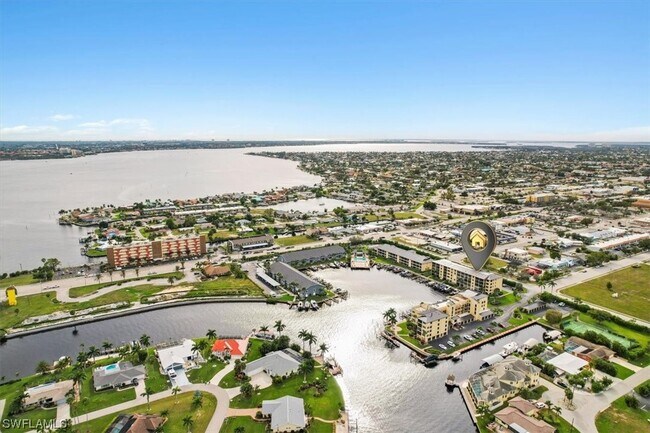 Building Photo - 4703 SE 17th Pl