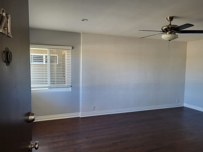 Interior Photo - 3550 Park