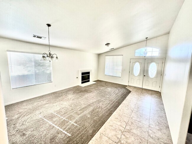 Building Photo - Make yourself at home in this delightful B...