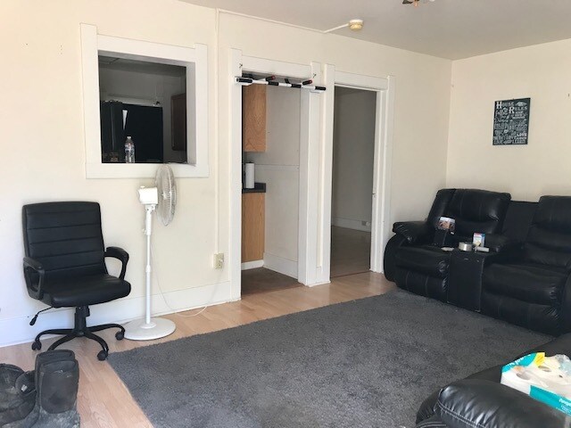 El Spennis Love Tennis Center está repleto de actividad cerca de Westwood. - 1118 E 1st St