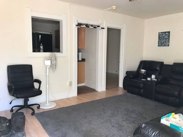 Living - 1118 E 1st St