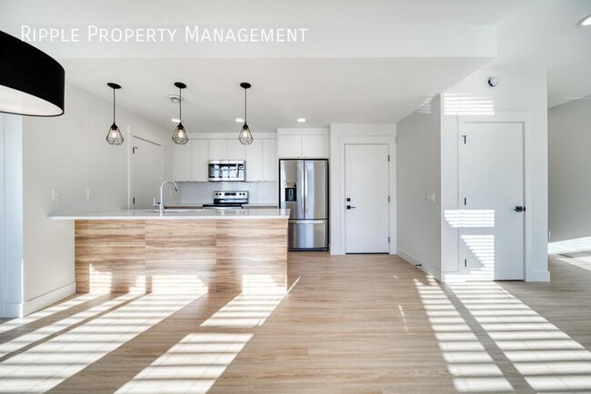 Photo du bâtiment - 50% OFF YOUR FIRST MONTHS RENT! AMAZING 3 ...