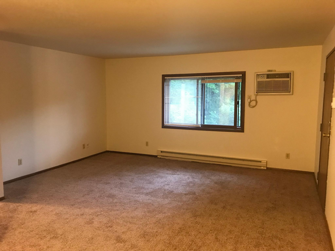 Building Photo - 641 Foxtree Cir
