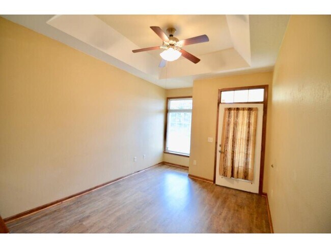 Building Photo - 25 5th St