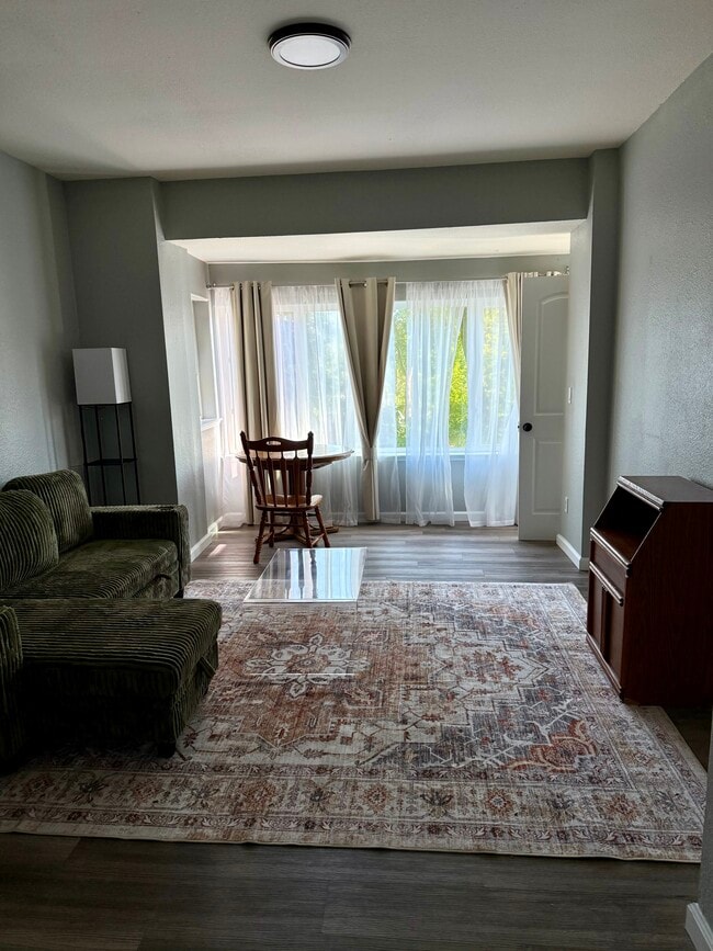 Foto del edificio - 185 Sky Oaks Dr