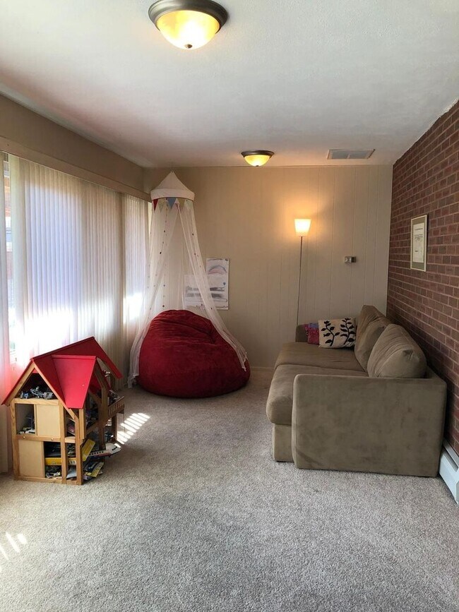 Foto del edificio - 355 S Newport Way