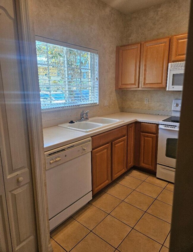 Building Photo - 13050 Tigers Eye Dr