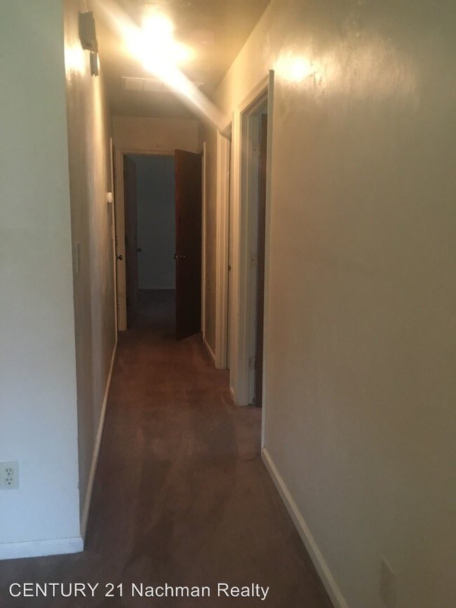 Building Photo - 6040 Brookwood Dr