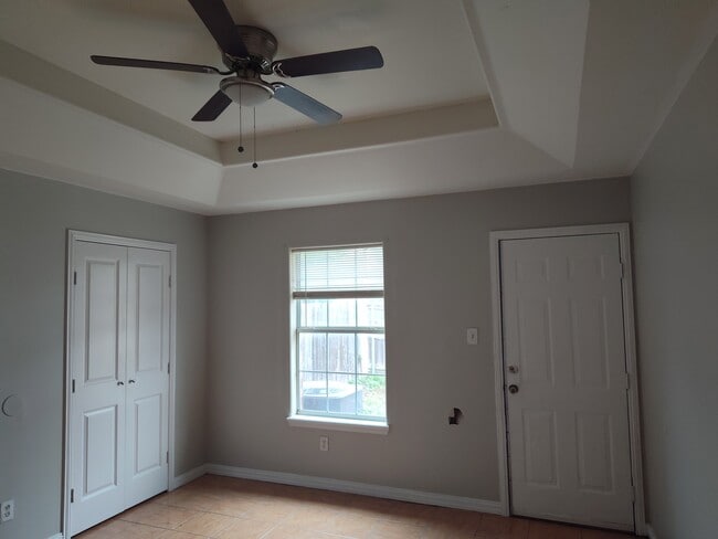 Building Photo - 2117 Aruba Dr