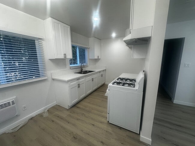 Foto del edificio - 13001 Vanowen St