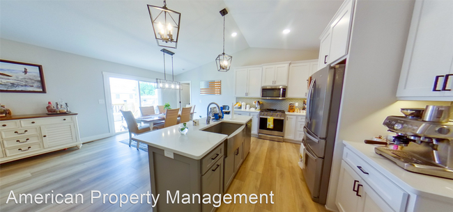 Foto del edificio - 5 br, 3 bath House - 8882 Regina Ln