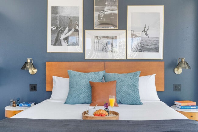 Foto del edificio - 2889 McFarlane Rd