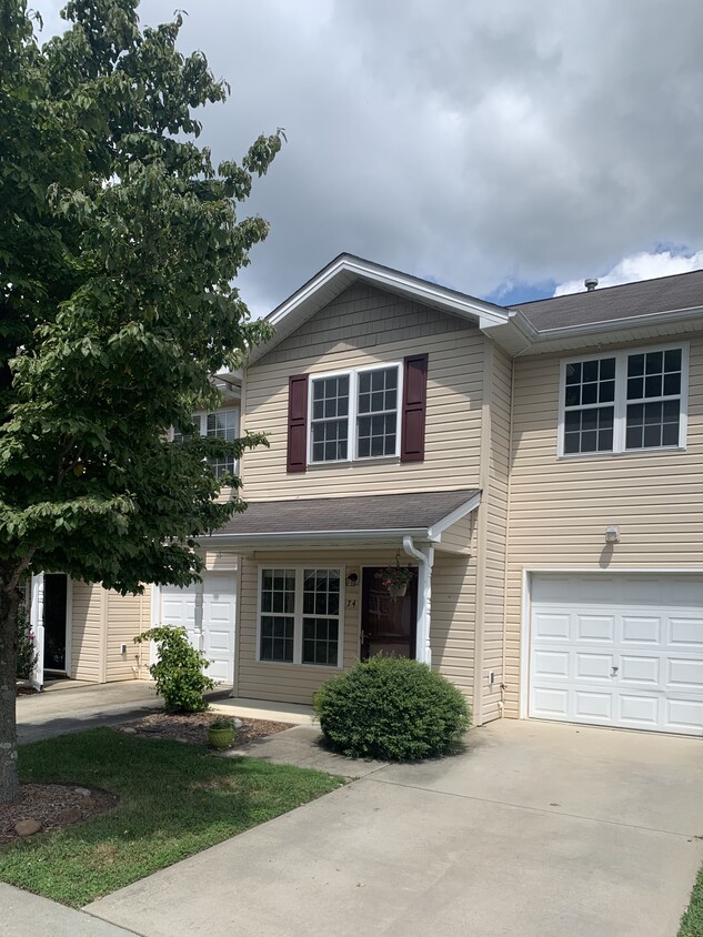 Primary Photo - 74 Birkshire Way