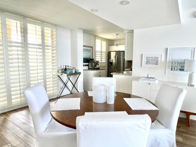 Foto del edificio - 132 Lakeshore Dr