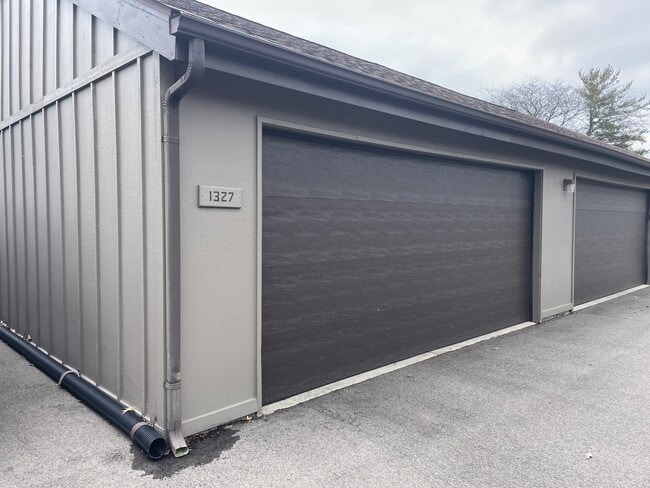 Spacious 2 car garage - 1327 Huntsman Ln