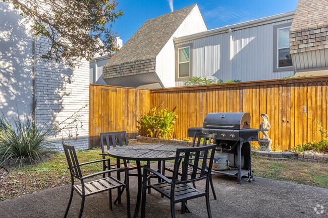 Outdoor Grilling Area - 4235 Cole Ave