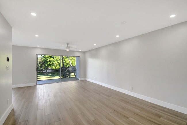 Building Photo - 300 Waterway Dr S
