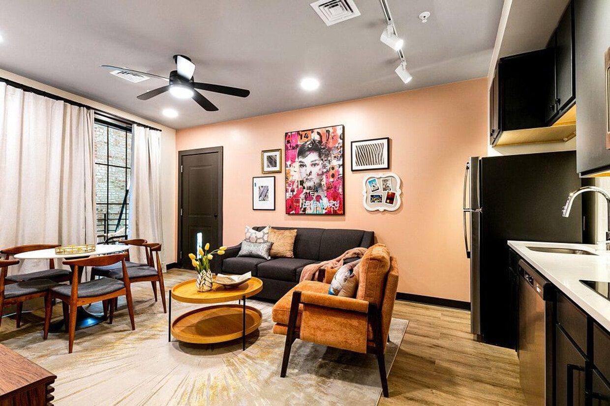 Foto principal - 611 Commerce St